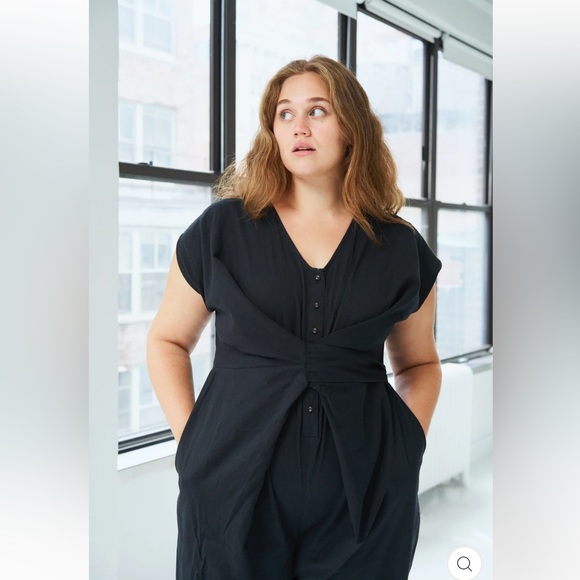 Black linen jumpsuit wrap around with tie - Picture 2 of 4